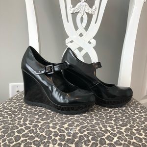 Kenneth Cole Mary Jane wedges